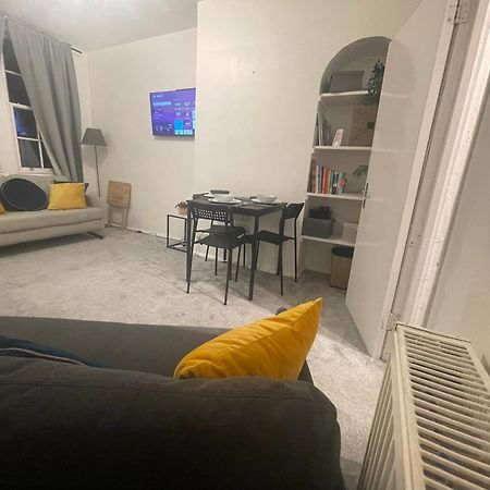 Tooting Lodge London - Cosy 2 Bedroom House With Garden, 5 Mins Walk To Tube Station Экстерьер фото