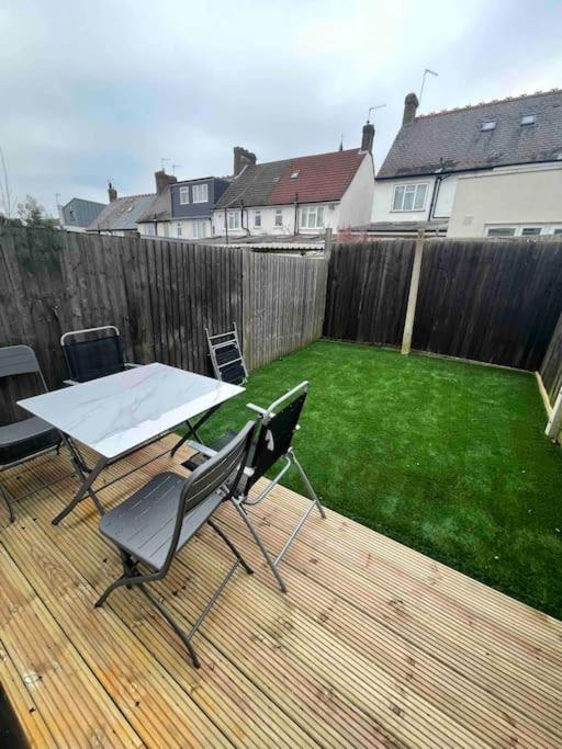 Tooting Lodge London - Cosy 2 Bedroom House With Garden, 5 Mins Walk To Tube Station Экстерьер фото